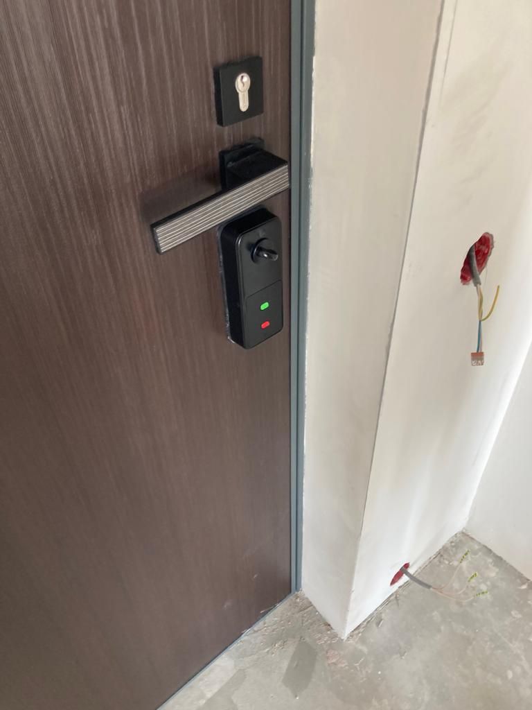 Работа мастера по замкам