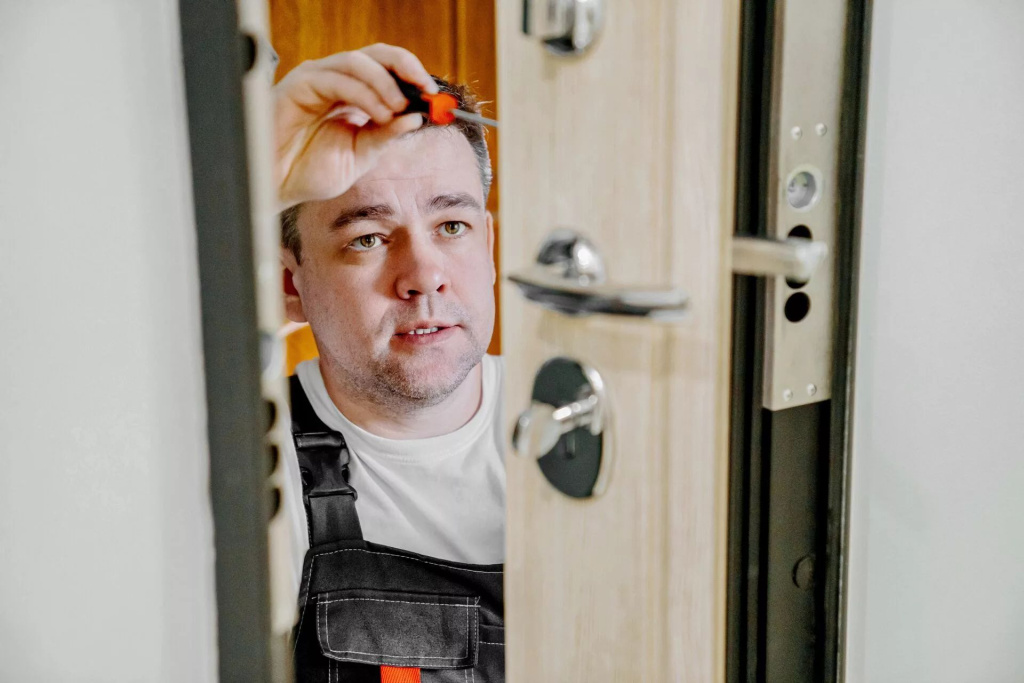 Установка глазка