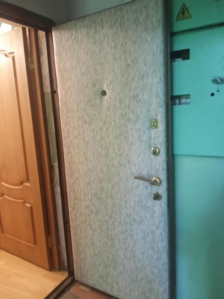 Обивка двери под ключ